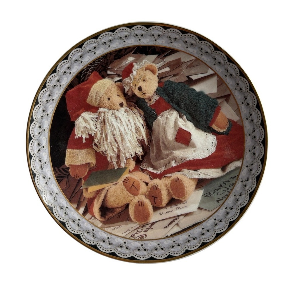 1997 Enesco Limited Edition Teddy Tompkins 8 1/4” Plate A Beary Merry Christmas